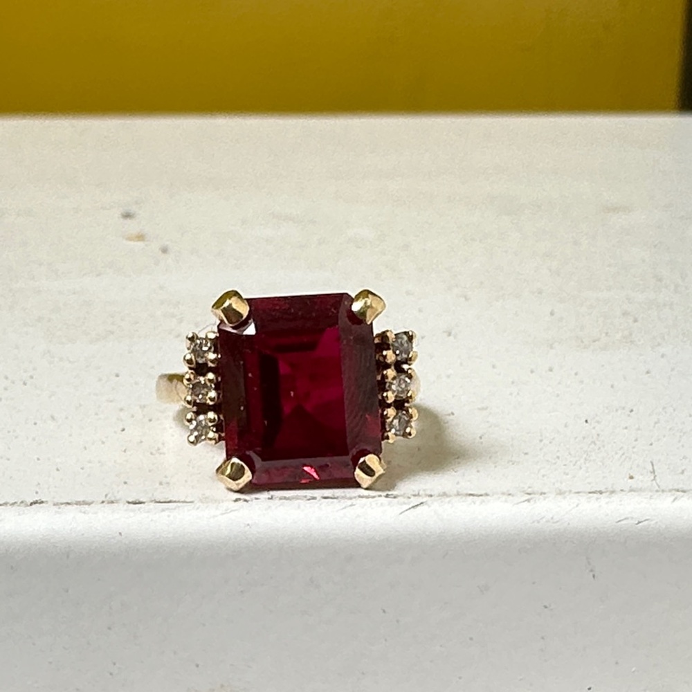Vintage (50s) Gold Cocktail Ring with Red Garnet and Sparkling Diamonds